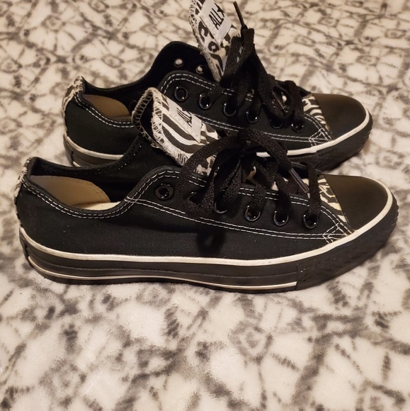 Converse - Picture 2 of 3